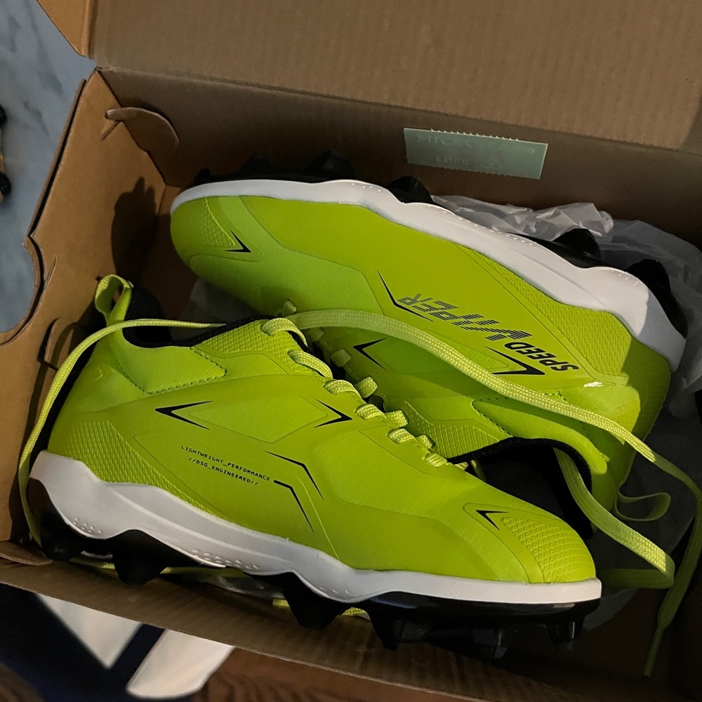 DSG size 12 kids new in box Lime Green Soccer Cleats